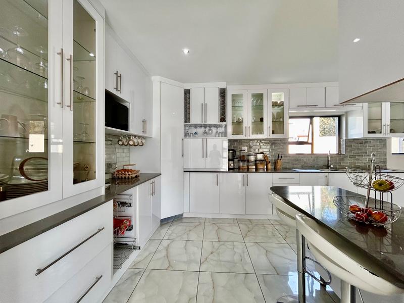 5 Bedroom Property for Sale in Xanadu North West